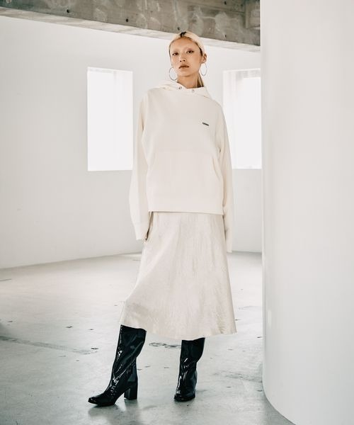 HEREIAM（ヘレイアム）の「【HEREIAM】ユニセックス／今年らしく着丈をアップデート。ワッペンロゴフーディー（パーカー・レディース・ホワイト/ブラック/ブラウン/アクア・MEDIUM/LARGE）」の11枚目の写真