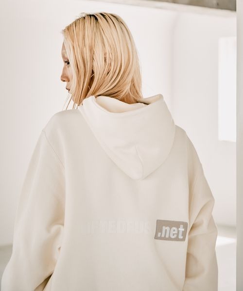 HEREIAM（ヘレイアム）の「【HEREIAM】ユニセックス／今年らしく着丈をアップデート。ワッペンロゴフーディー（パーカー・レディース・ホワイト/ブラック/ブラウン/アクア・MEDIUM/LARGE）」の15枚目の写真