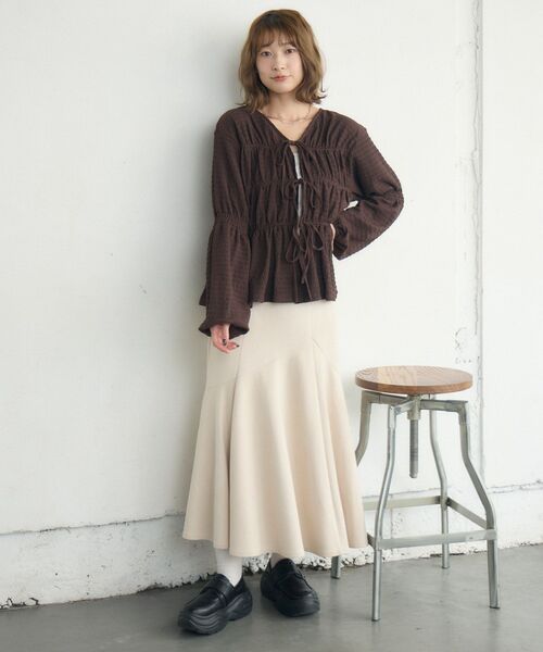 RETRO GIRL(レトロガール)の「リボンペプラムギャザーBL(シャツ/ブラウス・レディース・ナチュラル/ダークブルー/ブラック/ダークブラウン・FREE)」の7枚目の写真