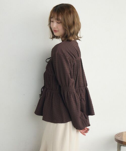 RETRO GIRL(レトロガール)の「リボンペプラムギャザーBL(シャツ/ブラウス・レディース・ナチュラル/ダークブルー/ブラック/ダークブラウン・FREE)」の13枚目の写真