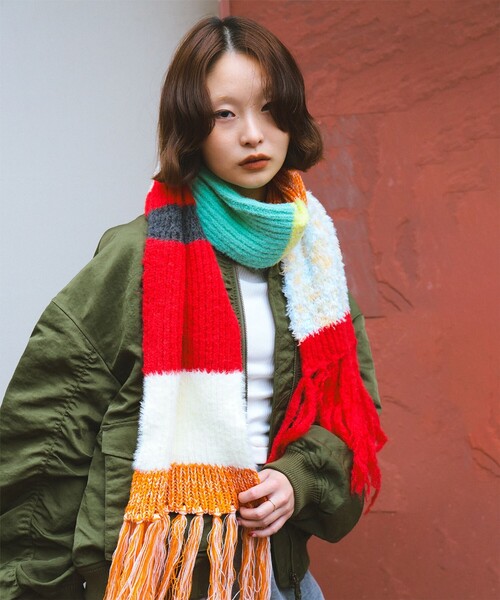 Ray BEAMS(レイビームス)の「ミックス ニット マフラー(マフラー・レディース・レッド/ブルー・ONE SIZE)」の2枚目の写真