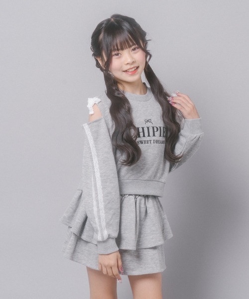 URBAN CHERRY(アーバンチェリー)の「【CHIPIE/シピ】レースリボンカットショルダートップス+ティアードスカート(スウェット・キッズ・ホワイト/ブラック/グレー・140cm/130cm/120cm/110cm/150cm)」の3枚目の写真