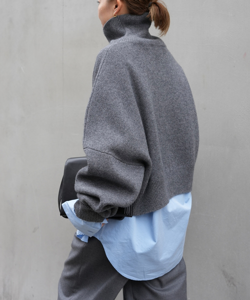 Deuxieme Classe(ドゥーズィエムクラス)の「【R2W/アールツーダブリュー】CROP TURTLE KNIT(ニット/セーター・レディース・チャコールグレー/ボルドー・FREE)」の6枚目の写真