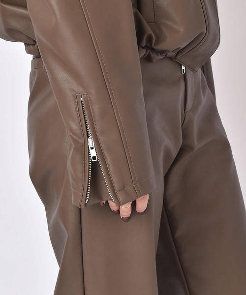AKTE（アクテ）の「フェイクレザージップアップブルゾン（ブルゾン・レディース・ブラック/モカ・FREE）」の14枚目の写真