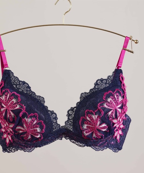 値下げ！★★大変美品★★　NEWAリフト＋　ライラック セール】オーバーグリッター トリックリフト（F～Gカップ