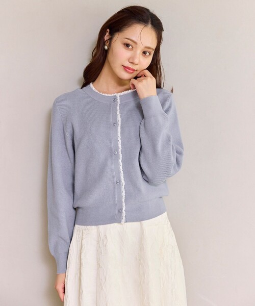 Feroux(フェルゥ)の「レーストリム ニット カーディガン(カーディガン/ボレロ・レディース・スカイブルー系/ブラック系・F)」の5枚目の写真