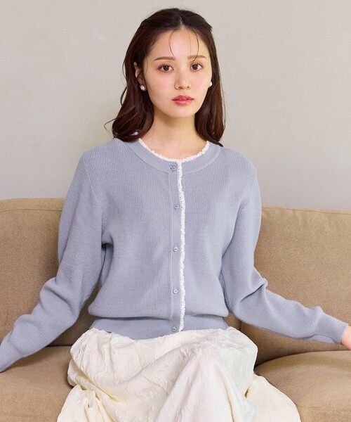 Feroux(フェルゥ)の「レーストリム ニット カーディガン(カーディガン/ボレロ・レディース・スカイブルー系/ブラック系・F)」の6枚目の写真