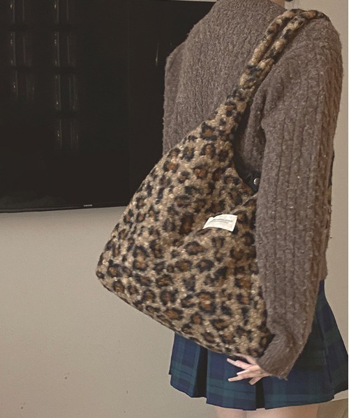 セール】Y2K レオパード柄ウールライクショルダーバッグ/【A4サイズ