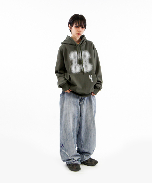 CRIGUN(クリガン)の「エフェクトグラフィックス フードパーカー カーキ(パーカー・レディース・カーキ・X-LARGE/XX-LARGE/MEDIUM/LARGE)」の2枚目の写真