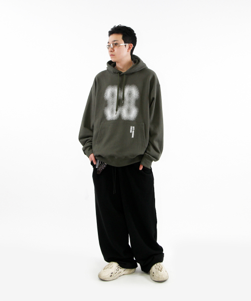 CRIGUN(クリガン)の「エフェクトグラフィックス フードパーカー カーキ(パーカー・レディース・カーキ・X-LARGE/XX-LARGE/MEDIUM/LARGE)」の4枚目の写真
