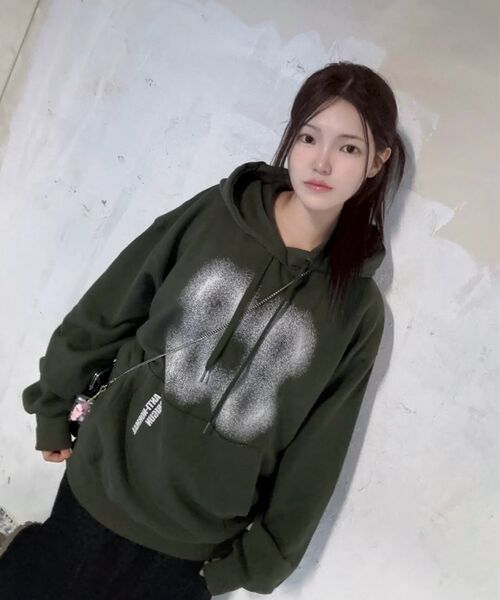 CRIGUN(クリガン)の「エフェクトグラフィックス フードパーカー カーキ(パーカー・レディース・カーキ・X-LARGE/XX-LARGE/MEDIUM/LARGE)」の10枚目の写真