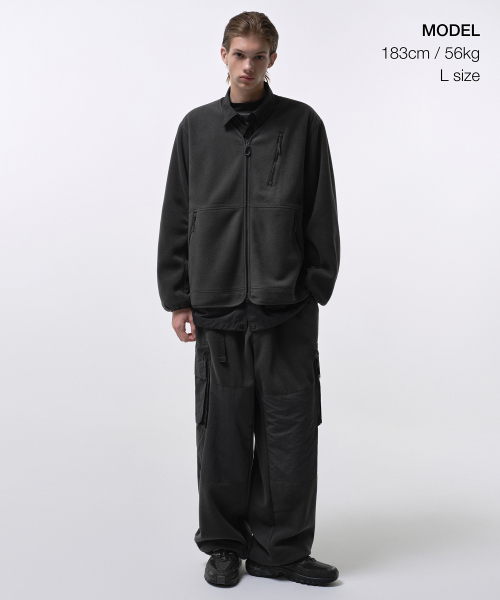 MUSINSA STANDARD（ムシンサスタンダード）の「シティレジャーポーラフリースVネックジャケット[グレー]（その他アウター・メンズ・その他・MEDIUM/LARGE/X-LARGE/XX-LARGE）」の4枚目の写真