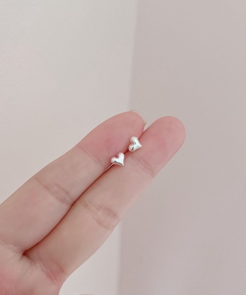 yu-ka(ユーカ)の「YU-KA:ミニハートピアス mini Heart pierce(ピアス(両耳用)・レディース・シルバー・FREE)」の1枚目の写真