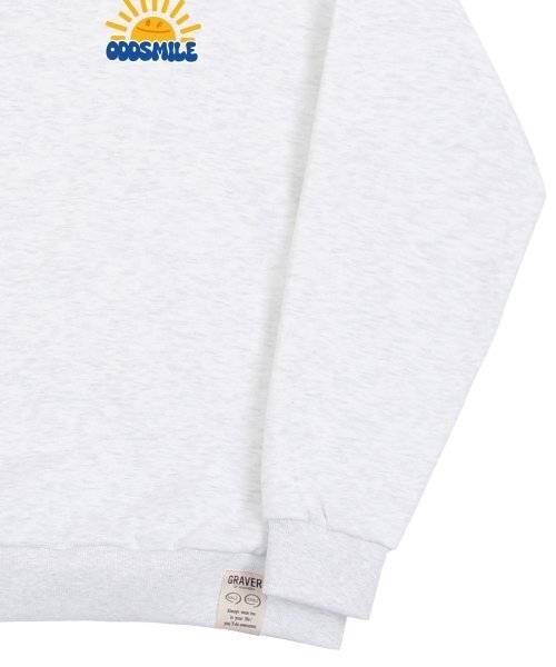 GRAVER（グレーバー）の「[ユニセックス]ODDSMILE サンスマイル スウェットシャツ_メランジホワイト（スウェット・レディース・ホワイト・X-LARGE/SMALL/MEDIUM/LARGE）」の4枚目の写真