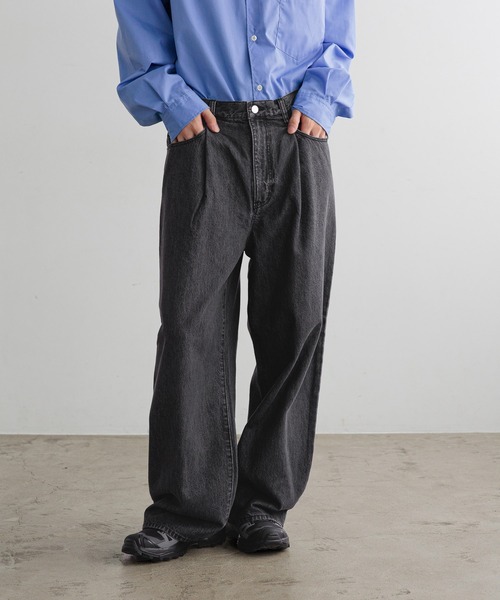 LOWRYS FARM（ローリーズファーム）の「【LFM(U)】DENIMタックワイドパンツ　 606821（デニムパンツ・メンズ・ブラック/ホワイト/インディゴブルー・MEDIUM/LARGE）」の2枚目の写真