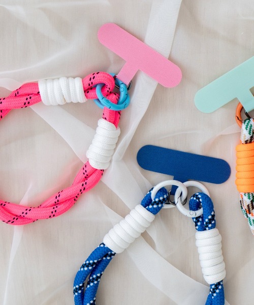 VitaFelice（ヴィータフェリーチェ）の「パラコード ストラップ スマホアクセ バッグチャーム（チャーム・レディース・ブラック/ブルー/ピンク/パープル/イエロー/オレンジ・FREE）」の5枚目の写真