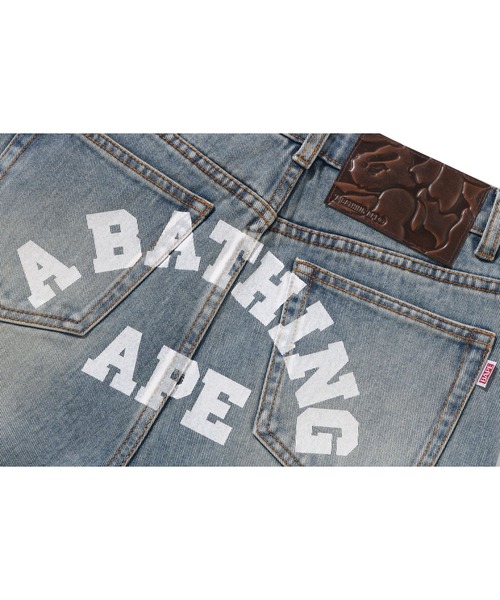 A BATHING APE(アベイシングエイプ)の「A BATHING APE LOGO BOOTCUT DENIM PANTS(デニムパンツ・レディース・インディゴブルー・X-SMALL/SMALL/MEDIUM)」の2枚目の写真