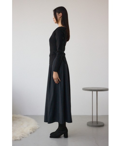 AZUL by moussy（アズールバイマウジー）の「布帛ドッキングドレープニットワンピース（ワンピース・レディース・ブラウン/ブラック・SMALL/MEDIUM）」の7枚目の写真