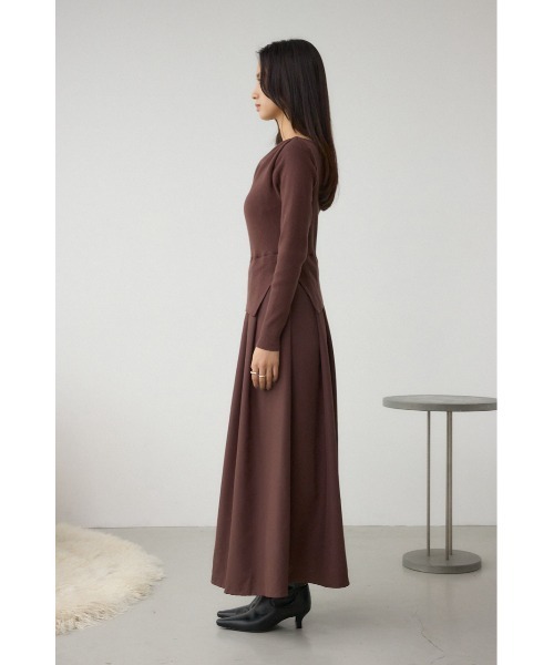 AZUL by moussy（アズールバイマウジー）の「布帛ドッキングドレープニットワンピース（ワンピース・レディース・ブラウン/ブラック・SMALL/MEDIUM）」の17枚目の写真