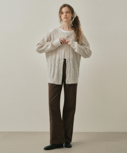 WEDNESDAYOASISFORWOMEN(ウェンズデー オアシス フォー ウーマン)の「W/アランケーブルヘアリーウールニットカーディガン_LIGHT BEIGE(WC25-KN69)(カーディガン/ボレロ・レディース・オートミール・MEDIUM/LARGE)」の3枚目の写真
