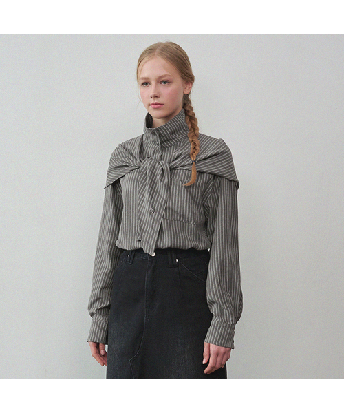 MICANE（ミケーネ）の「シオストライプシャツ-スカーフセットアップ（シャツ/ブラウス・レディース・ライトグリーン/チャコール・SMALL/MEDIUM/LARGE/X-LARGE）」の2枚目の写真