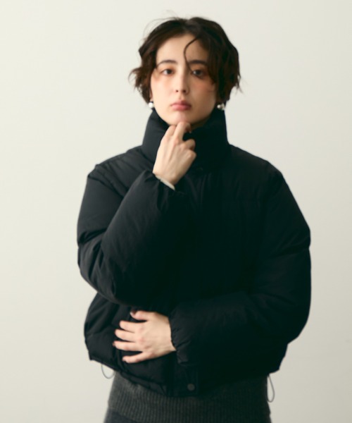 Trish（トリッシュ）の「ハイネックパフィショートジャケット（ダウンジャケット/コート・レディース・ブラック/ベージュ・FREE）」の15枚目の写真