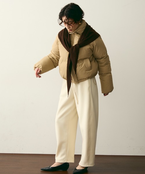 Trish（トリッシュ）の「ハイネックパフィショートジャケット（ダウンジャケット/コート・レディース・ブラック/ベージュ・FREE）」の4枚目の写真