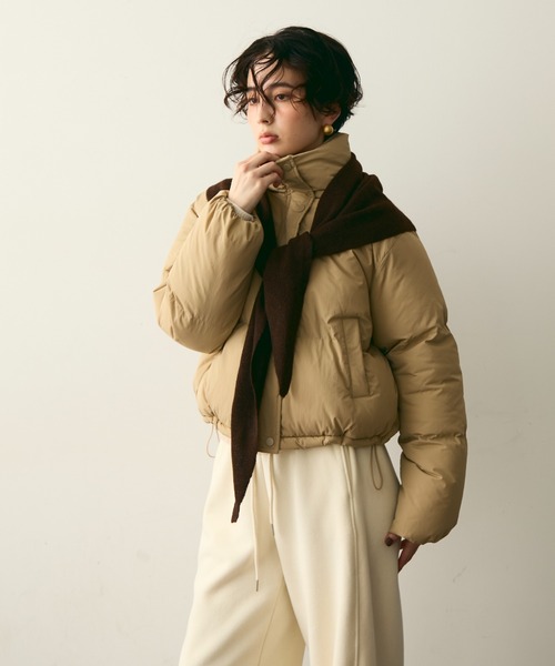 Trish（トリッシュ）の「ハイネックパフィショートジャケット（ダウンジャケット/コート・レディース・ブラック/ベージュ・FREE）」の9枚目の写真