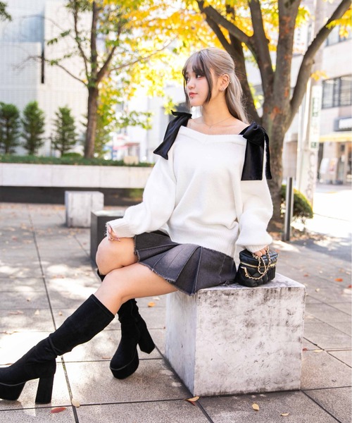 GORGE(ゴージ)の「《ベロアリボン×ふわモコ柔らか》ワイドネックニットトップス 冬◎(ニット/セーター・レディース・オフホワイト/ピンク/チャコール・F)」の8枚目の写真