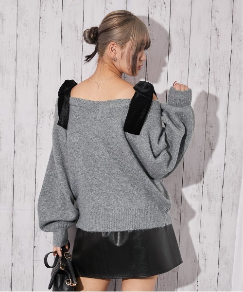 GORGE(ゴージ)の「《ベロアリボン×ふわモコ柔らか》ワイドネックニットトップス 冬◎(ニット/セーター・レディース・オフホワイト/ピンク/チャコール・F)」の12枚目の写真
