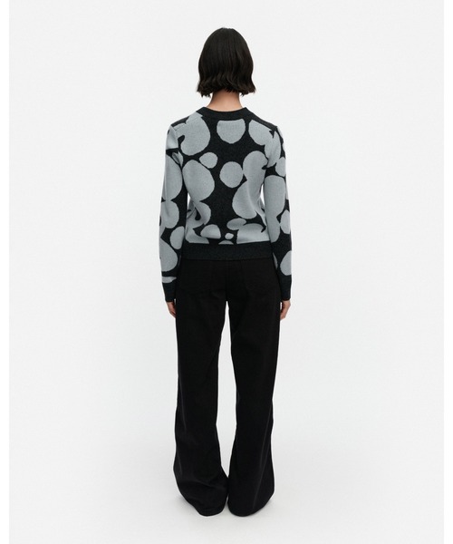 marimekko(マリメッコ)の「Aukio Unikko / knit pullover(ニット/セーター・レディース・グレイッシュブルー・MEDIUM/X-SMALL/SMALL/LARGE)」の3枚目の写真