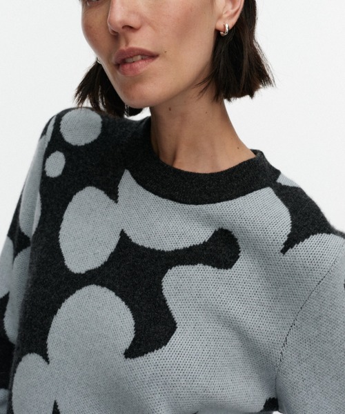 marimekko(マリメッコ)の「Aukio Unikko / knit pullover(ニット/セーター・レディース・グレイッシュブルー・MEDIUM/X-SMALL/SMALL/LARGE)」の4枚目の写真