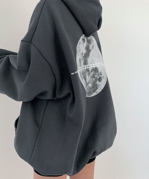 ReRe(リリ)の「グラフィックプルオーバーパーカー(パーカー・レディース・ブラック/ライトグレー/ダークグレー・MEDIUM/LARGE)」の3枚目の写真