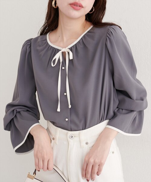 natural couture(ナチュラルクチュール)の「フロントリボン配色ブラウス(シャツ/ブラウス・レディース・チャコールグレー/オフホワイト/ネイビー/サックスブルー・FREE)」の19枚目の写真
