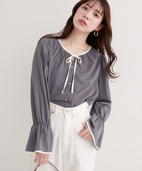 natural couture(ナチュラルクチュール)の「フロントリボン配色ブラウス(シャツ/ブラウス・レディース・チャコールグレー/オフホワイト/ネイビー/サックスブルー・FREE)」の18枚目の写真