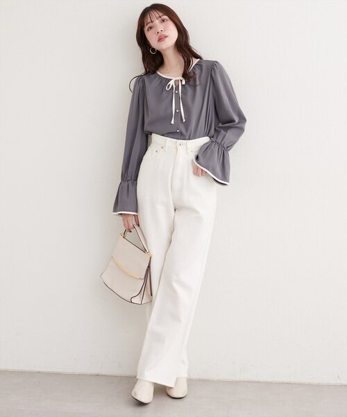 natural couture(ナチュラルクチュール)の「フロントリボン配色ブラウス(シャツ/ブラウス・レディース・チャコールグレー/オフホワイト/ネイビー/サックスブルー・FREE)」の16枚目の写真