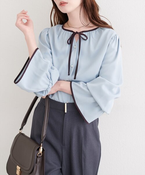 natural couture(ナチュラルクチュール)の「フロントリボン配色ブラウス(シャツ/ブラウス・レディース・チャコールグレー/オフホワイト/ネイビー/サックスブルー・FREE)」の13枚目の写真