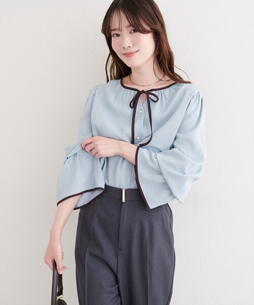 natural couture(ナチュラルクチュール)の「フロントリボン配色ブラウス(シャツ/ブラウス・レディース・チャコールグレー/オフホワイト/ネイビー/サックスブルー・FREE)」の12枚目の写真