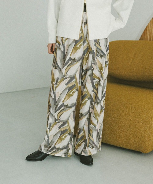 GLOBAL WORK（グローバルワーク）の「ベロアプリントイージーパンツ/634503（その他パンツ・レディース・ブラック/グレイッシュベージュ/ブラウン・MEDIUM/LARGE）」の3枚目の写真