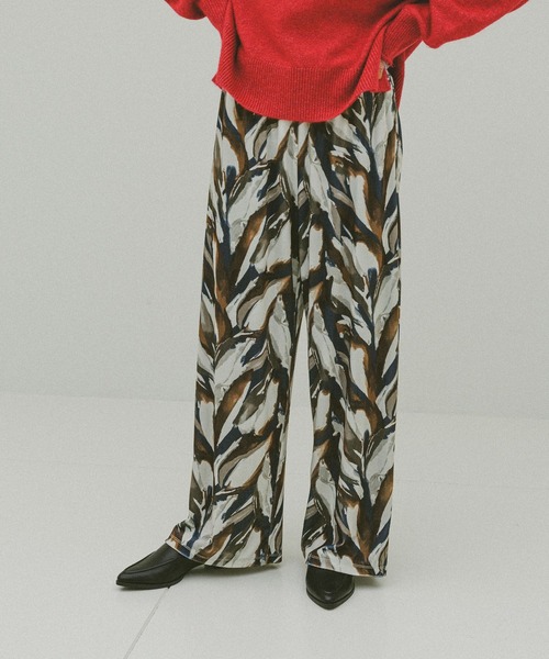 GLOBAL WORK（グローバルワーク）の「ベロアプリントイージーパンツ/634503（その他パンツ・レディース・ブラック/グレイッシュベージュ/ブラウン・MEDIUM/LARGE）」の2枚目の写真
