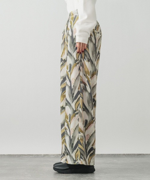 GLOBAL WORK（グローバルワーク）の「ベロアプリントイージーパンツ/634503（その他パンツ・レディース・ブラック/グレイッシュベージュ/ブラウン・MEDIUM/LARGE）」の17枚目の写真