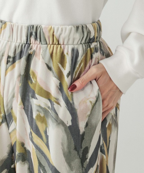 GLOBAL WORK（グローバルワーク）の「ベロアプリントイージーパンツ/634503（その他パンツ・レディース・ブラック/グレイッシュベージュ/ブラウン・MEDIUM/LARGE）」の22枚目の写真