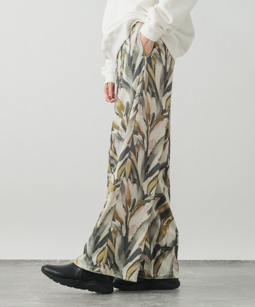 GLOBAL WORK（グローバルワーク）の「ベロアプリントイージーパンツ/634503（その他パンツ・レディース・ブラック/グレイッシュベージュ/ブラウン・MEDIUM/LARGE）」の14枚目の写真