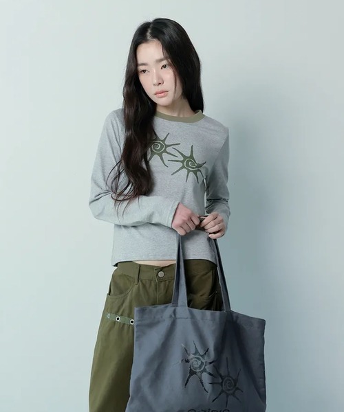 COIRIS_(コイリス)の「◇COIRIS◇<新色追加>ブランド直輸入正規品/ソルナ Rネック ロング スリーブ Tシャツ SOLUNA R-NECK LONG SLEEVE T(Tシャツ/カットソー・レディース・グレー/ブラック/ホワイト・FREE)」の4枚目の写真