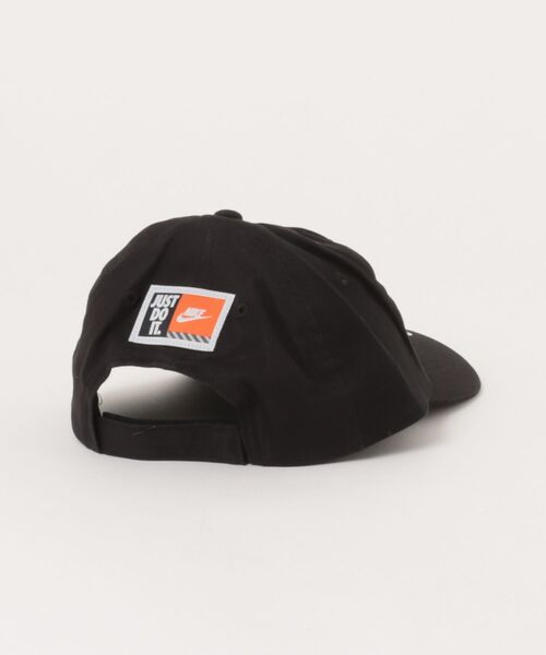 JUGLANS(ユグランス)の「【NIKE】NAN STATEMENT PATCH CLUB CAP(キャップ・キッズ・ホワイト/ブラック・FREE)」の3枚目の写真