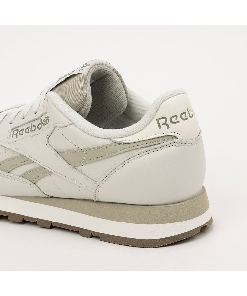 Reebok(リーボック)の「クラシックレザー / CLASSIC LEATHER(スニーカー・メンズ・アイボリー/グレー・24.5cm/23.5cm/23.0cm/22.5cm/29.0cm/28.5cm/28.0cm/27.5cm/27.0cm/26.5cm/26.0cm/25.5cm/25.0cm/24.0cm/31cm/30.0cm)」の4枚目の写真