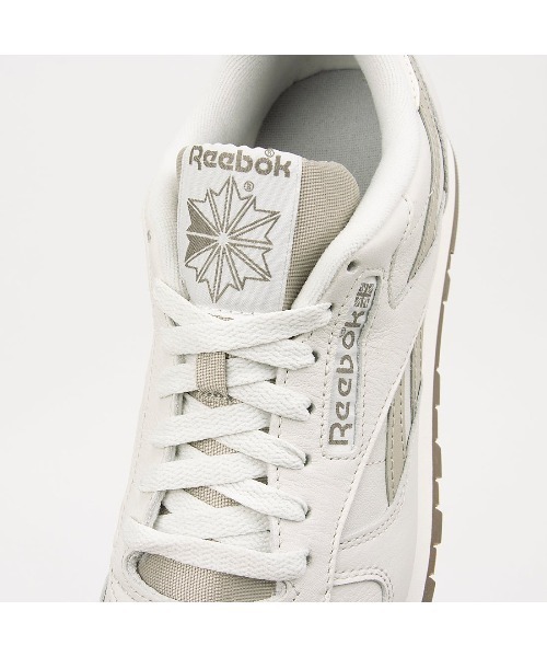 Reebok(リーボック)の「クラシックレザー / CLASSIC LEATHER(スニーカー・メンズ・アイボリー/グレー・24.5cm/23.5cm/23.0cm/22.5cm/29.0cm/28.5cm/28.0cm/27.5cm/27.0cm/26.5cm/26.0cm/25.5cm/25.0cm/24.0cm/31cm/30.0cm)」の5枚目の写真