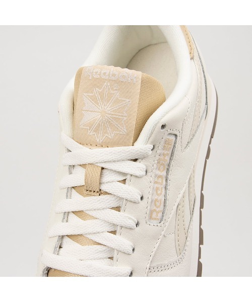 Reebok(リーボック)の「クラシックレザー / CLASSIC LEATHER(スニーカー・メンズ・アイボリー/グレー・24.5cm/23.5cm/23.0cm/22.5cm/29.0cm/28.5cm/28.0cm/27.5cm/27.0cm/26.5cm/26.0cm/25.5cm/25.0cm/24.0cm/31cm/30.0cm)」の11枚目の写真