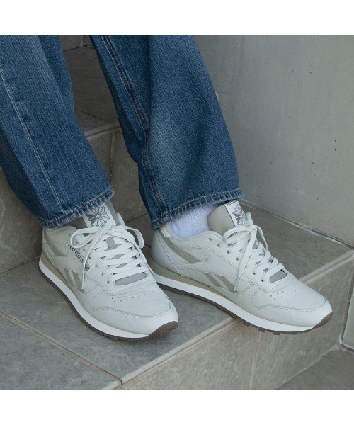 Reebok(リーボック)の「クラシックレザー / CLASSIC LEATHER(スニーカー・メンズ・アイボリー/グレー・24.5cm/23.5cm/23.0cm/22.5cm/29.0cm/28.5cm/28.0cm/27.5cm/27.0cm/26.5cm/26.0cm/25.5cm/25.0cm/24.0cm/31cm/30.0cm)」の17枚目の写真