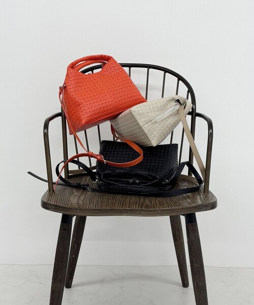 NICOLE white(ニコルホワイト)の「メッシュ型押し2WAYバッグ(ショルダーバッグ・レディース・ブラック/オレンジ/ライトグレー・FREE)」の7枚目の写真